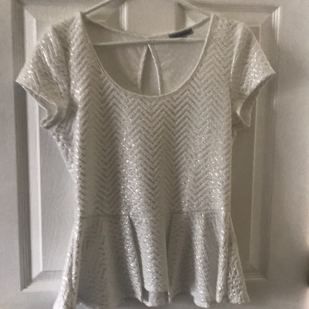 Short sleeve peplum top with keyhole detail